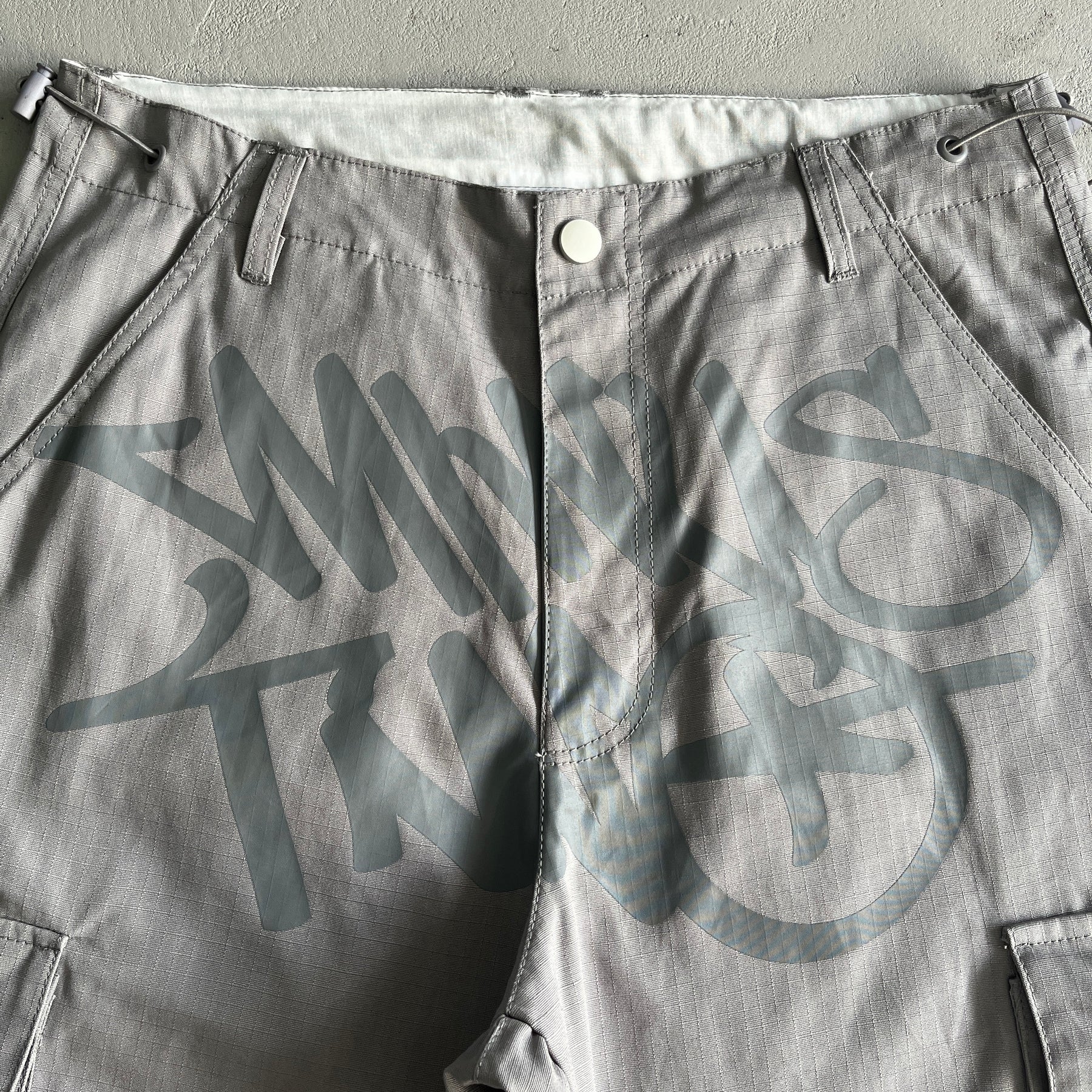 Shorts Cargo MNUS TWO “Graff” ( Cinza )