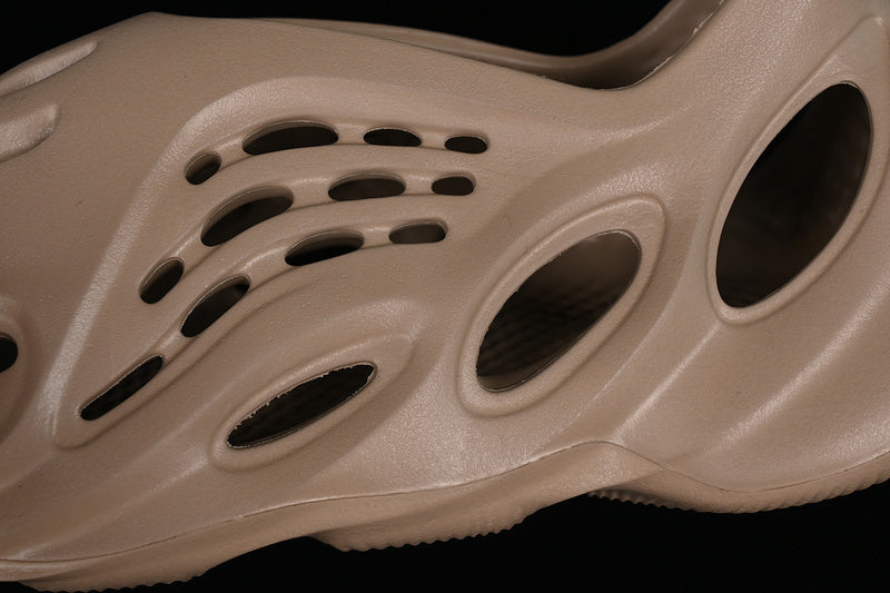 Yeezy Foam Runner “Mist”