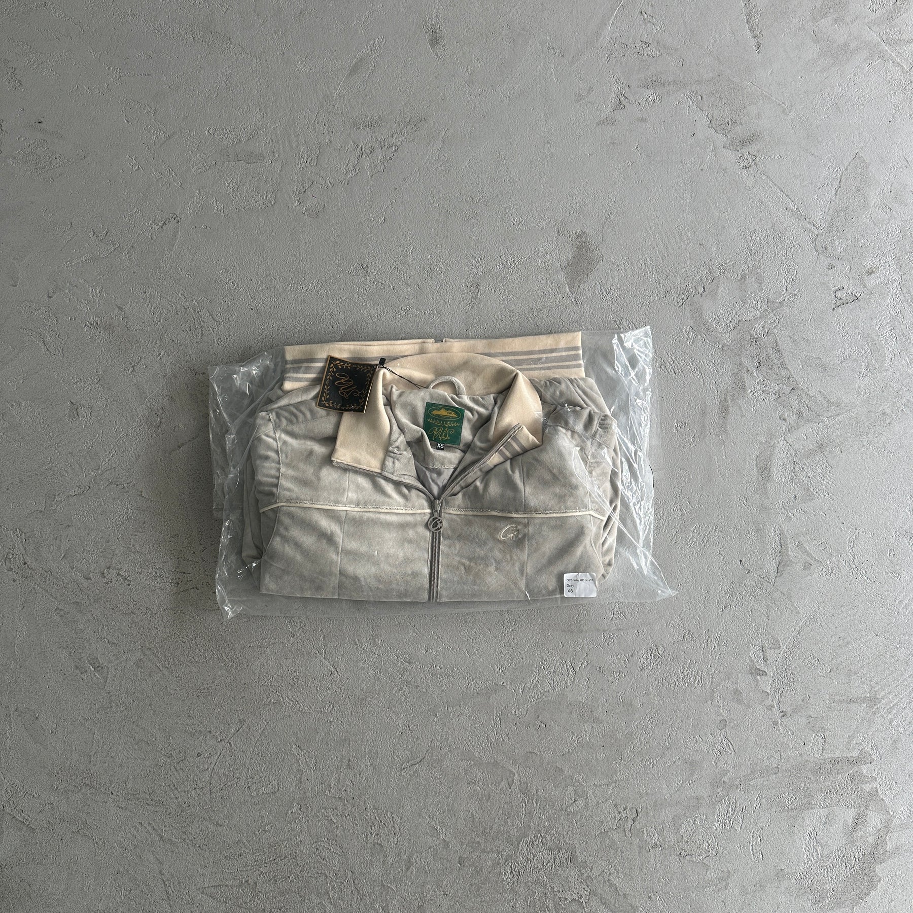 Conjunto Corteiz Velour Amg ( Cinza )