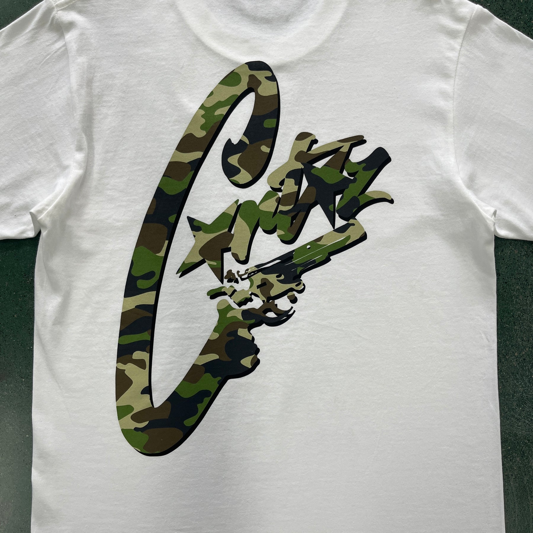 Camisa Corteiz “Pistol Camouflage” ( Branca )
