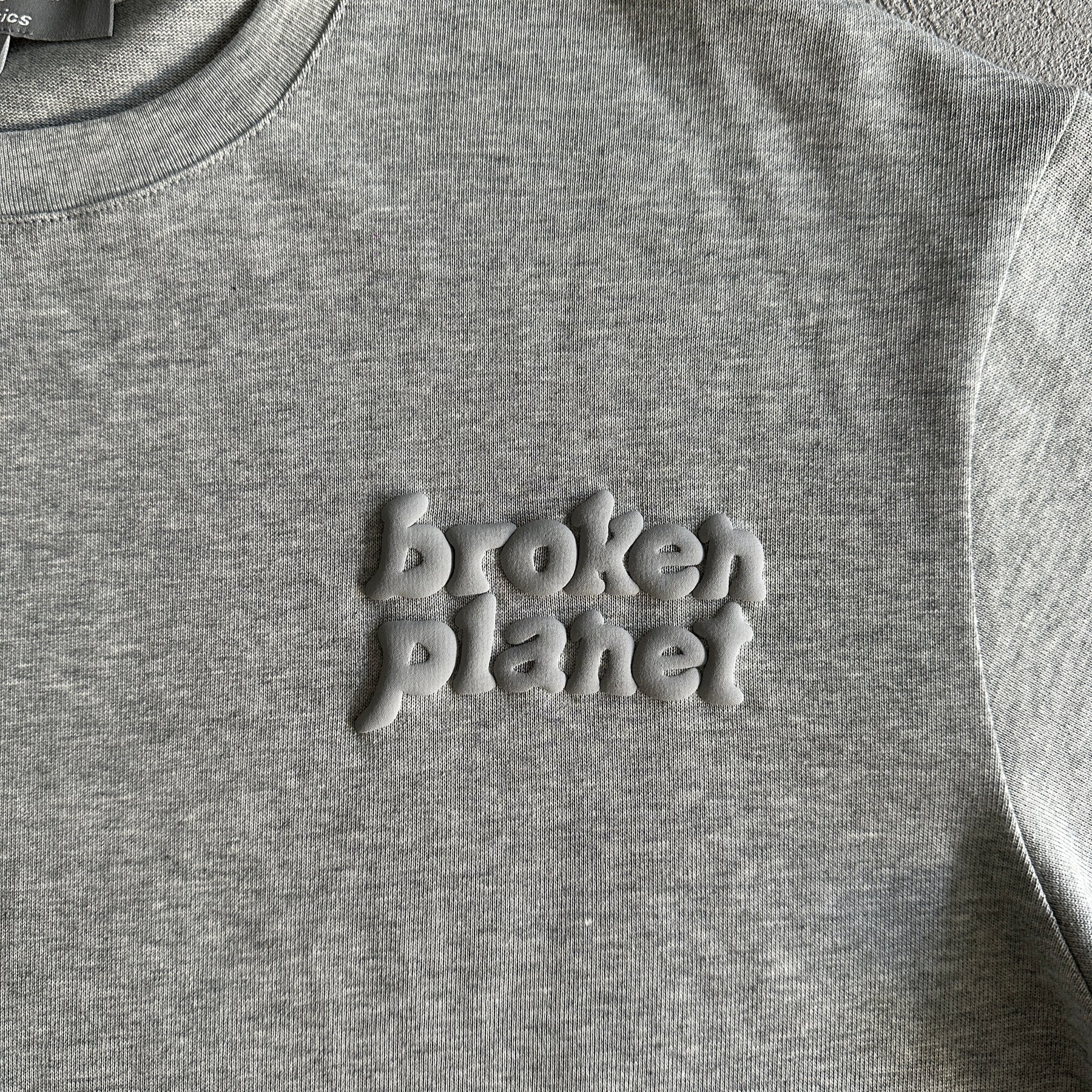 Camisa Broken Planet “Basic Floral Gray”