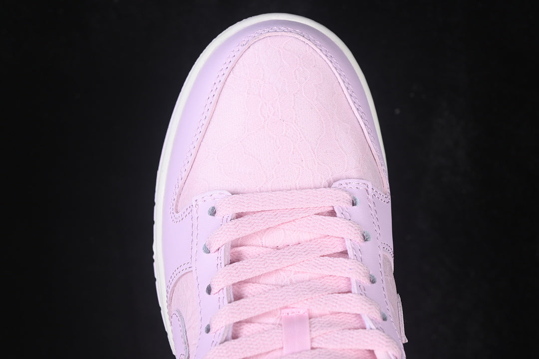 Dunk “Regal Pink”