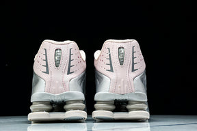 Nike Shox R4 “Light Pink”