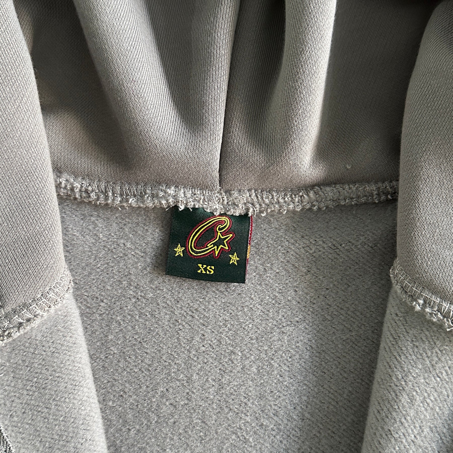 Conjunto Corteiz “Island Puff Print” ( Cinza )