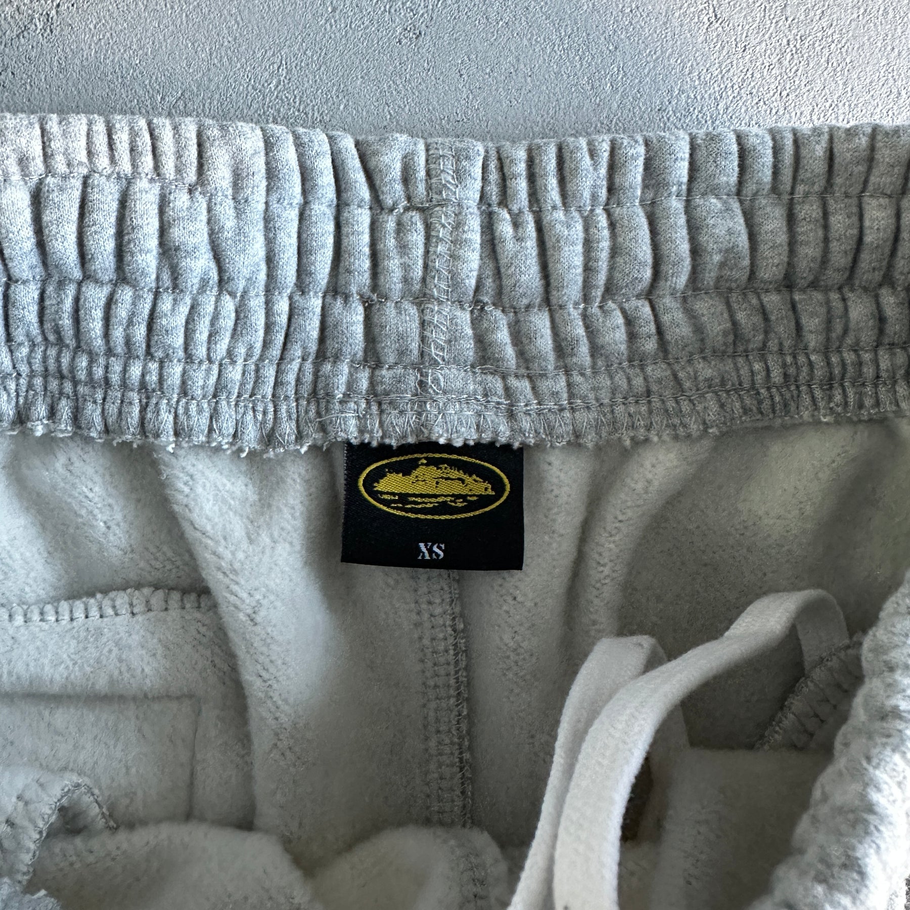 Calça Corteiz “HMP Straight Jogging”