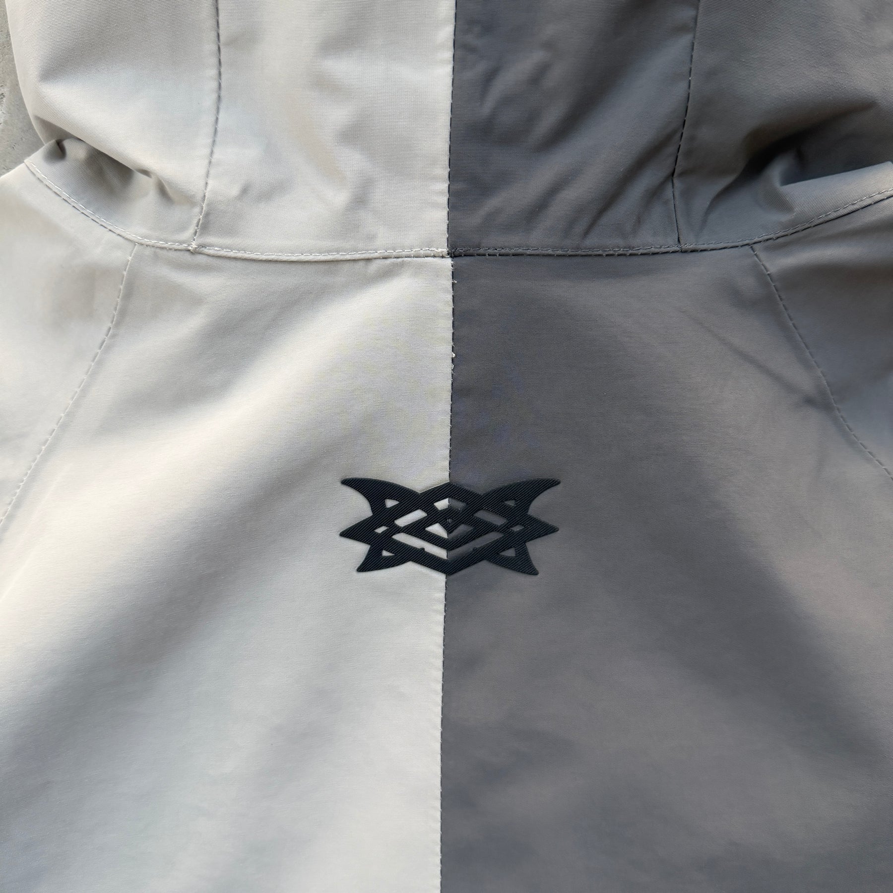 Corta Vento Mertra “Water Reactive ” ( Pova D'água ) ( Branco e Cinza )