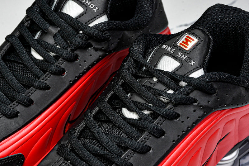 Nike Shox “University Red”