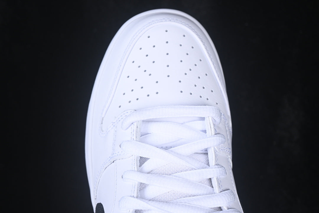 Dunk “White Black”
