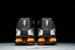 Nike Shox R4 “Bright Mandarim”