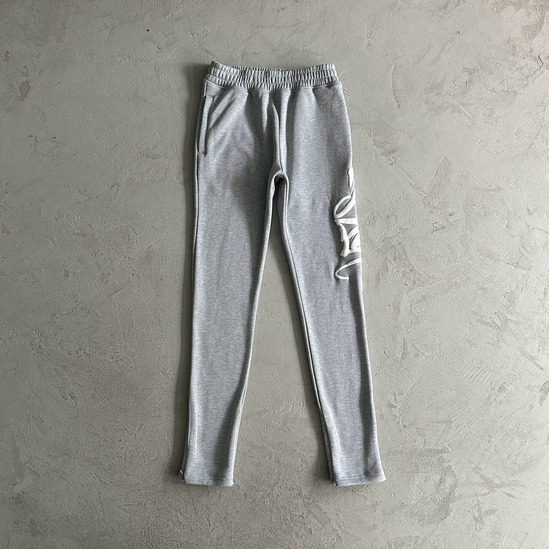 Conjunto Syna World “Safety Grey“