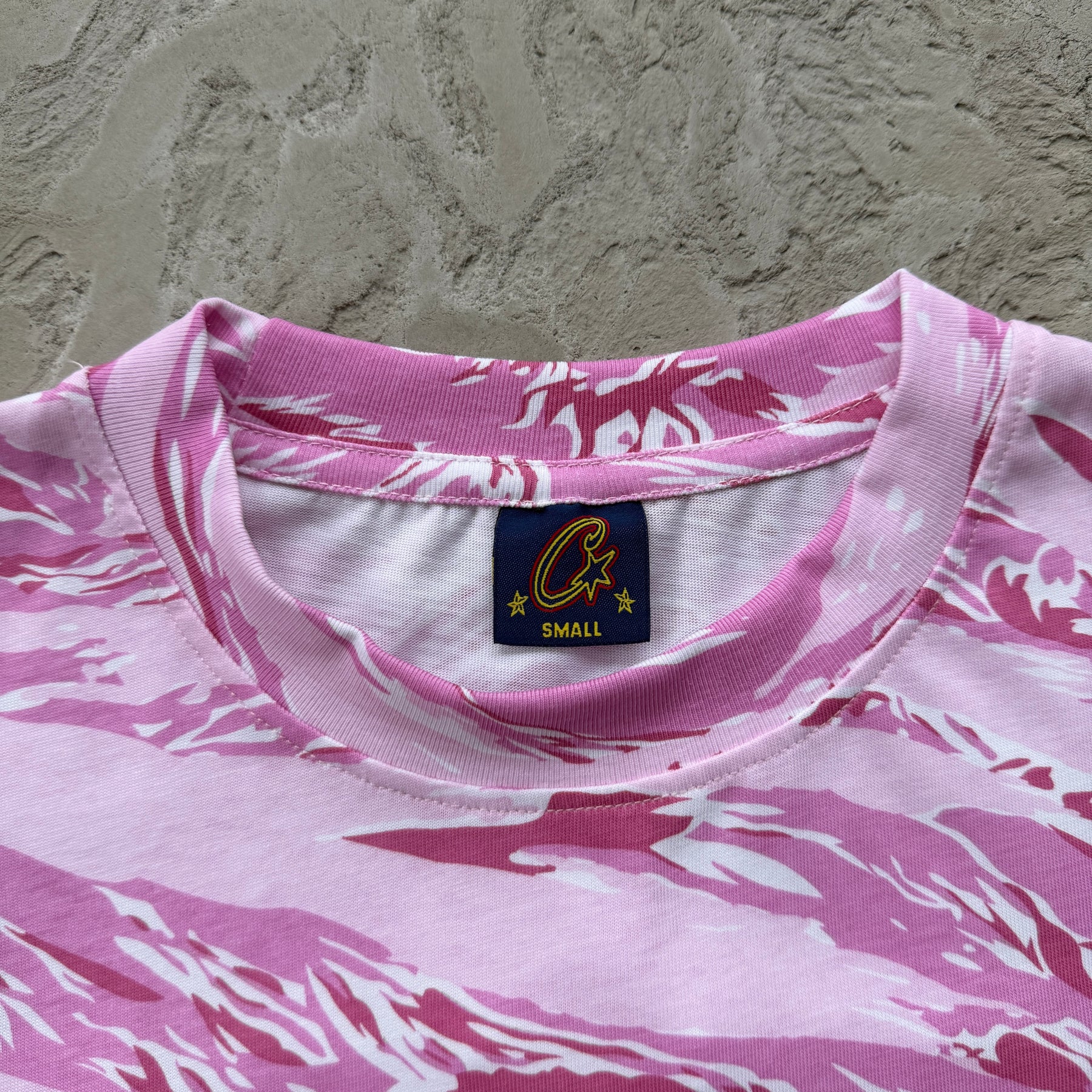 Camisa Corteiz “Island Puff Print”