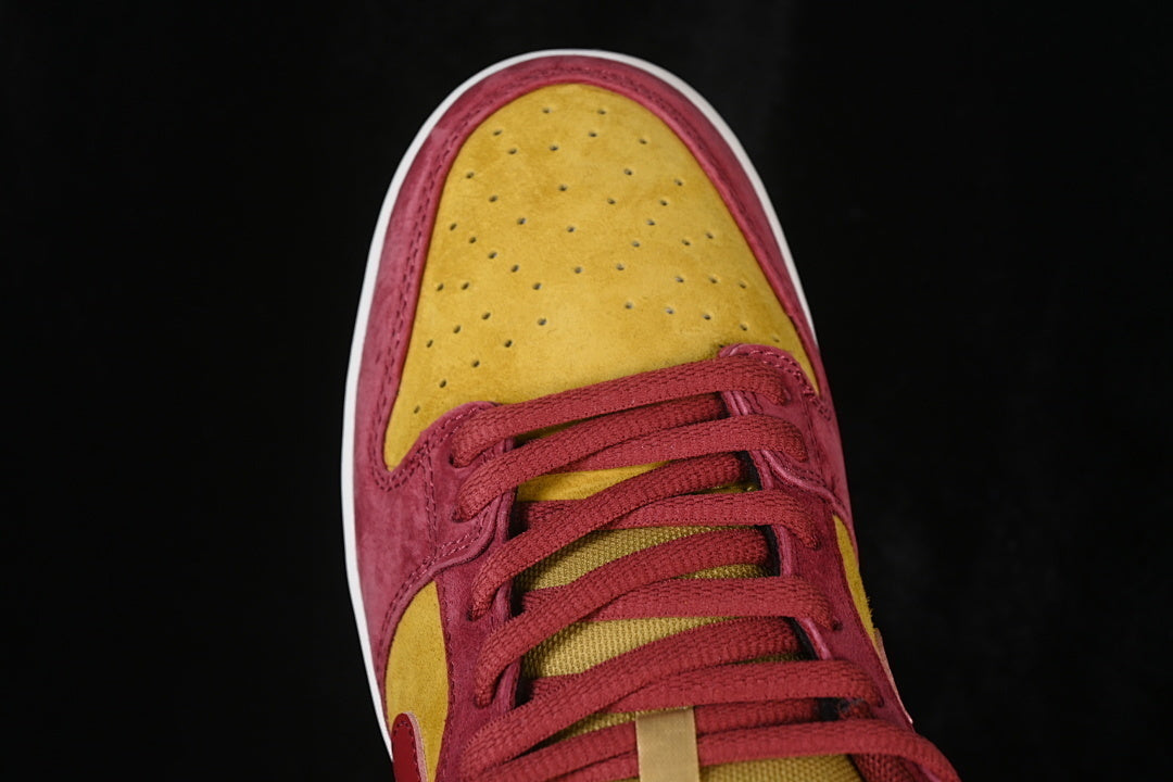 Dunk “Dark team Red and Olive Flak”
