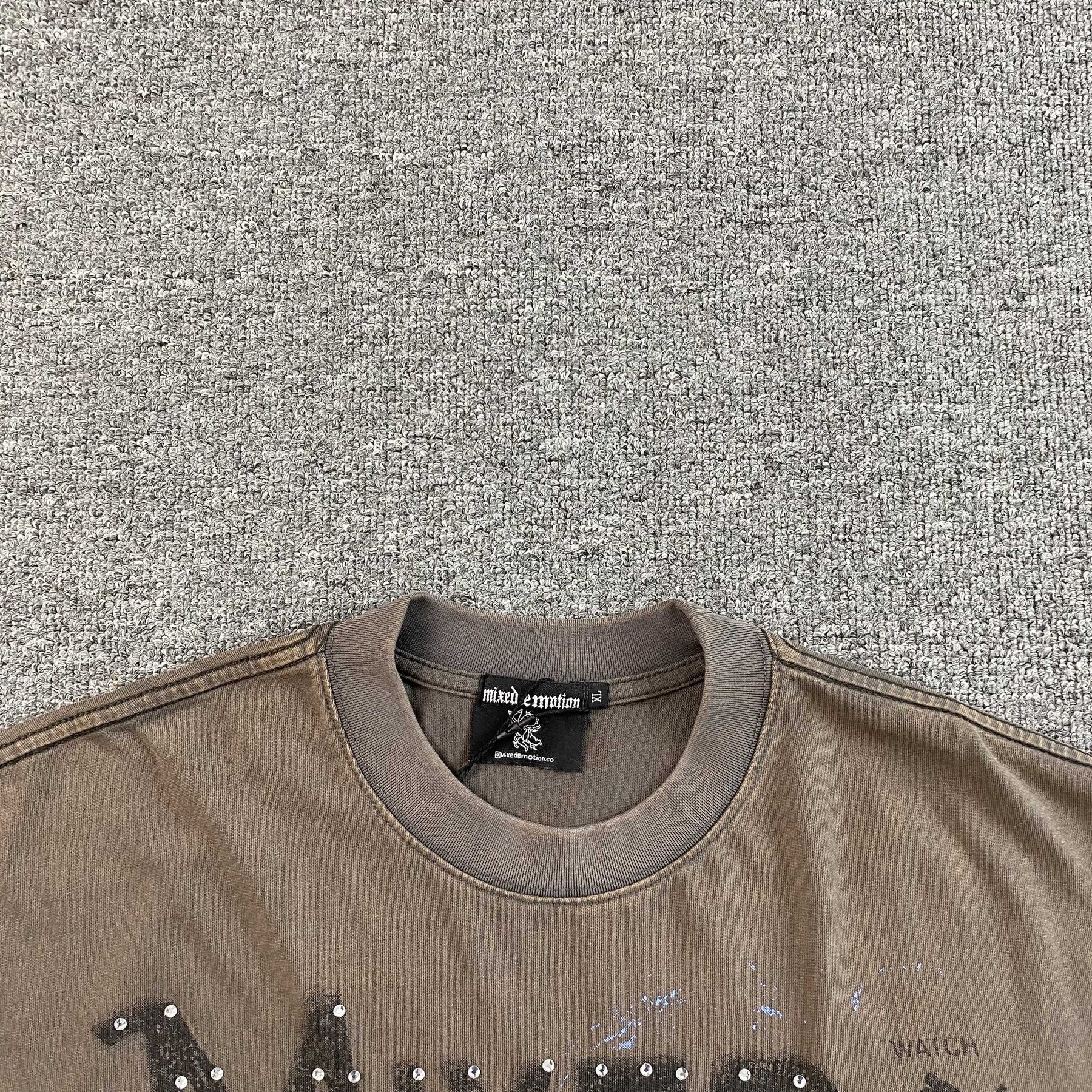 Camisa Mixed Emotion “Friends” ( Marrom )