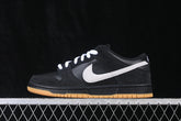 Dunk “Black White Gum”