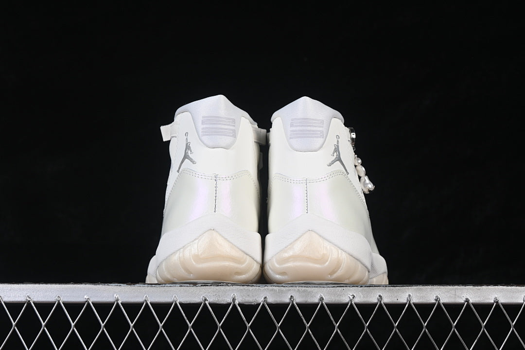 Air Jordan 11  ”Pearl White”