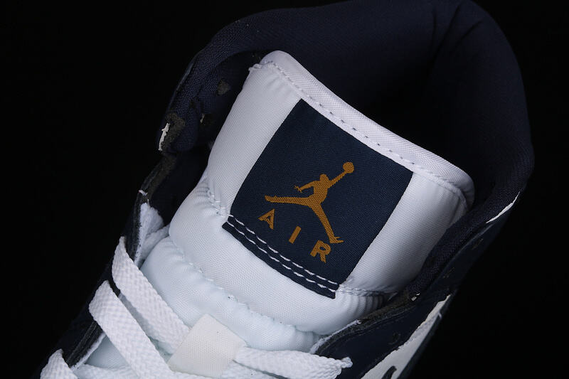 Jordan 1 High “Obsidian”