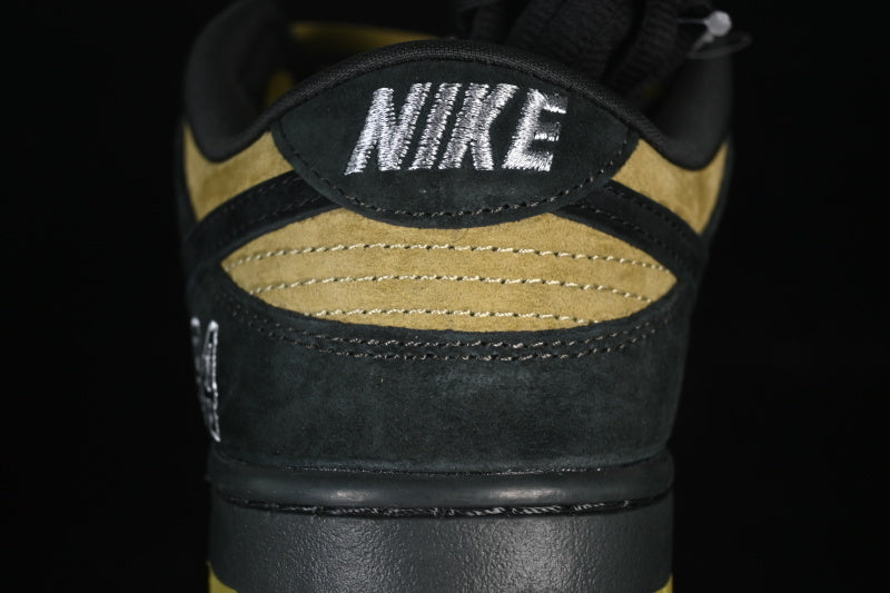 Dunk x Supreme “Camper Green”