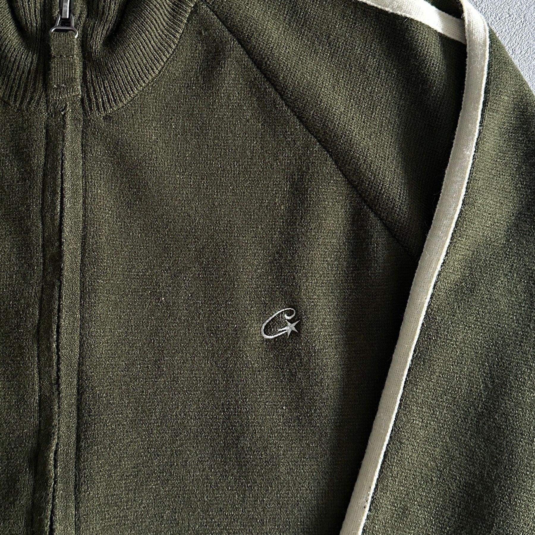 Casaco Corteiz “Knit Zip Up” ( Verde Com Branco )