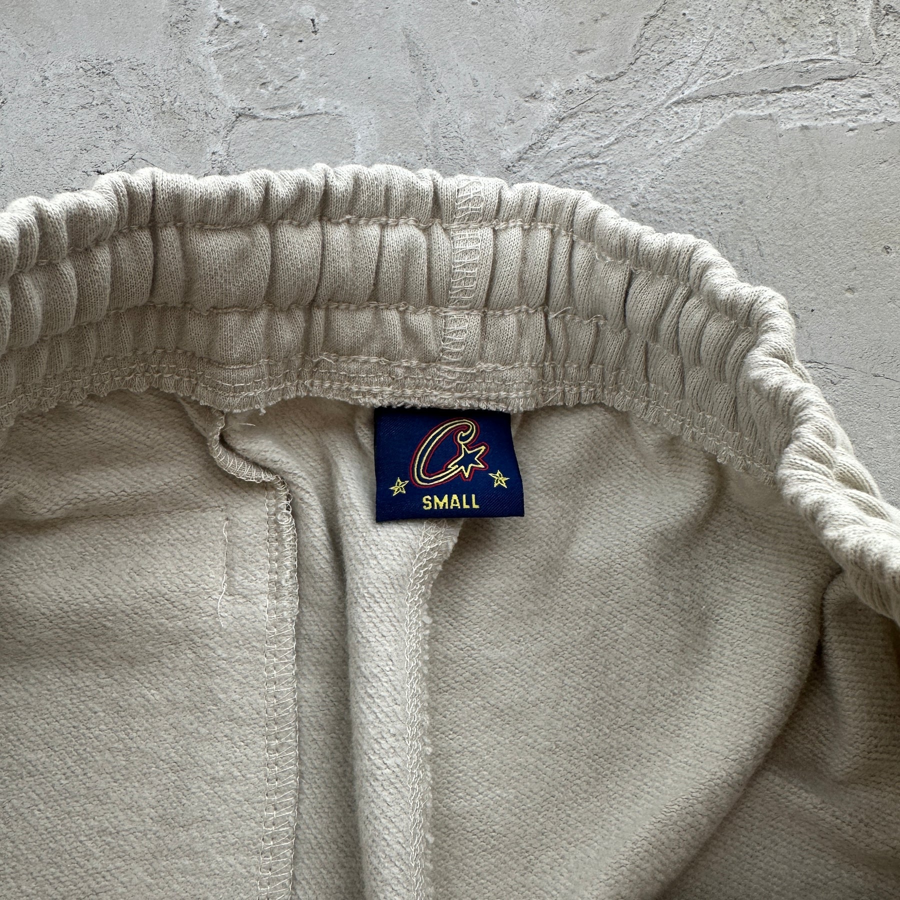 Conjunto Corteiz “Woosh Open Hem Sweatp”