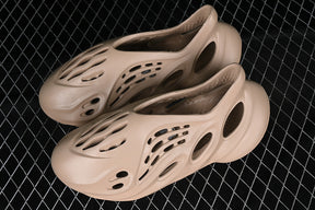 Yeezy Foam Runner “Mist”