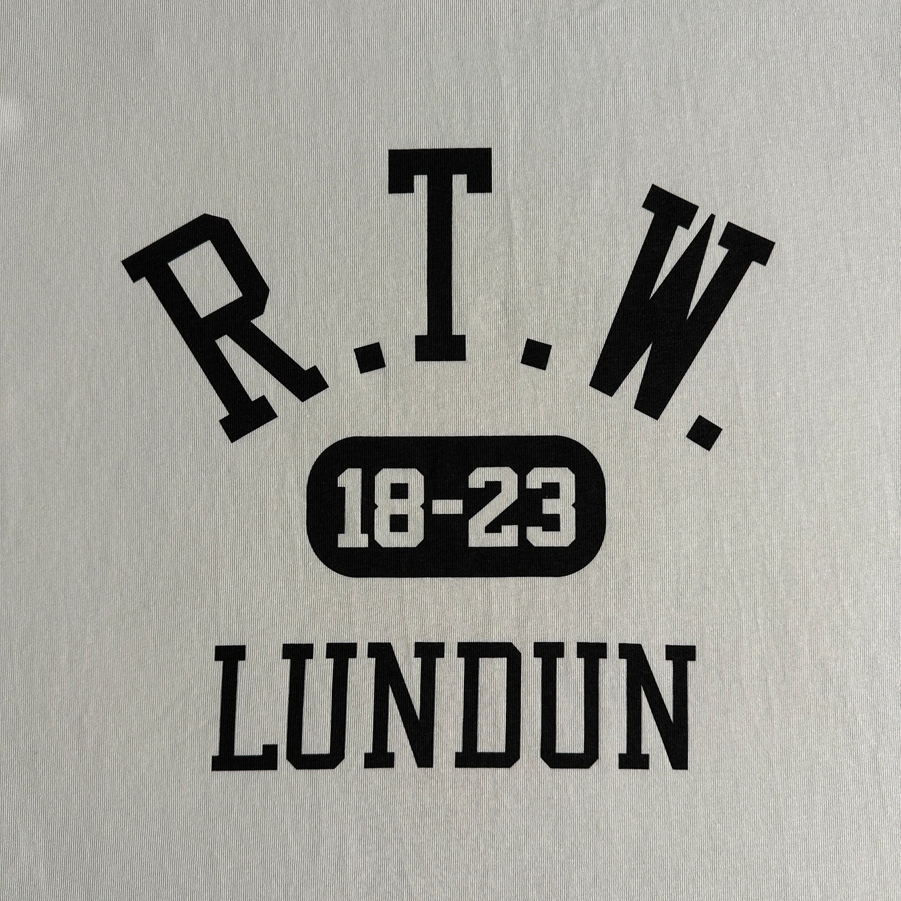 Camisa Corteiz “Rtw 18-23 Lundun”
