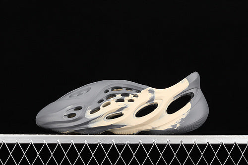 Yeezy Foam Runner “Sand Moon Grey”