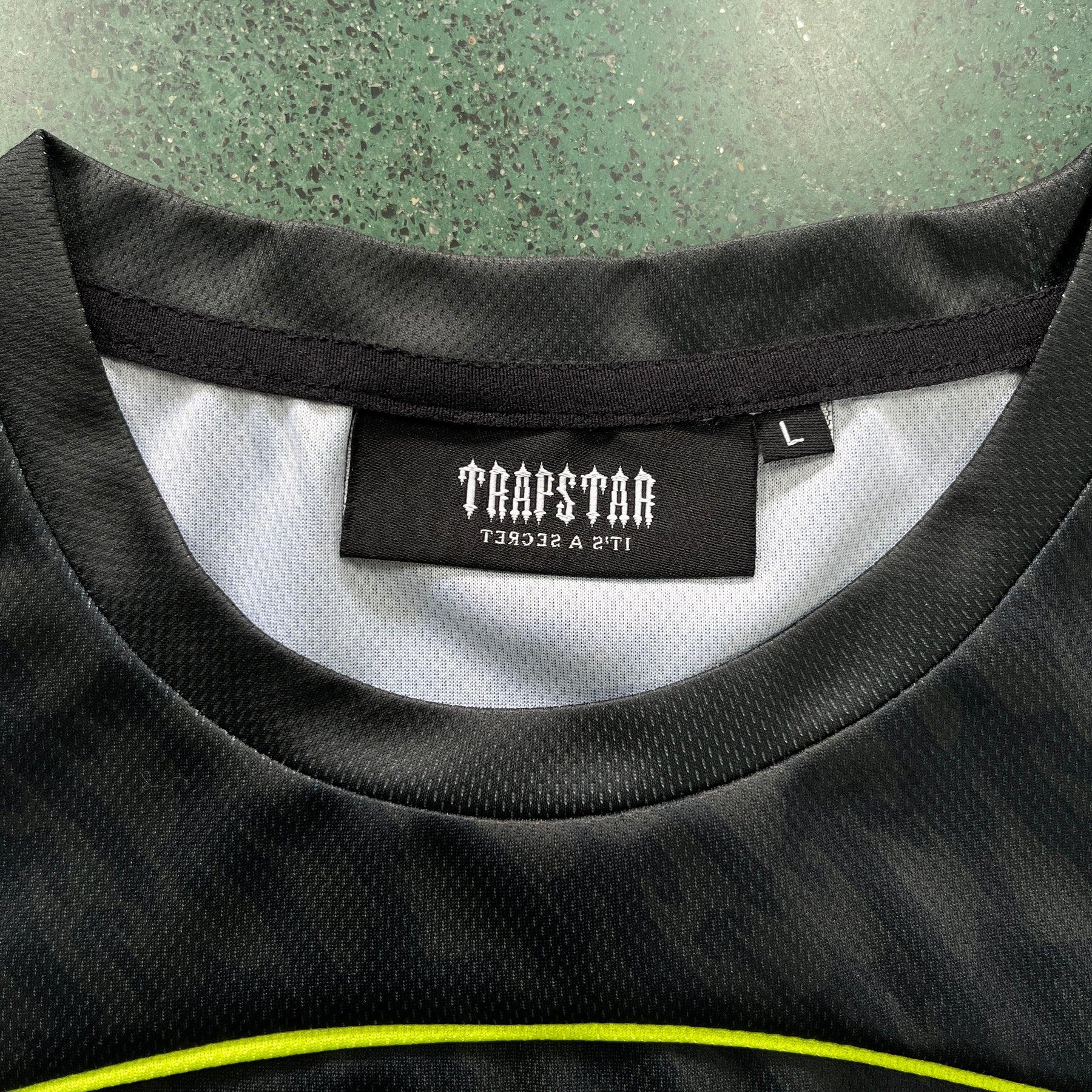 Camisa Trapstar “Football Jersey Black Gold” (Its a Secret)