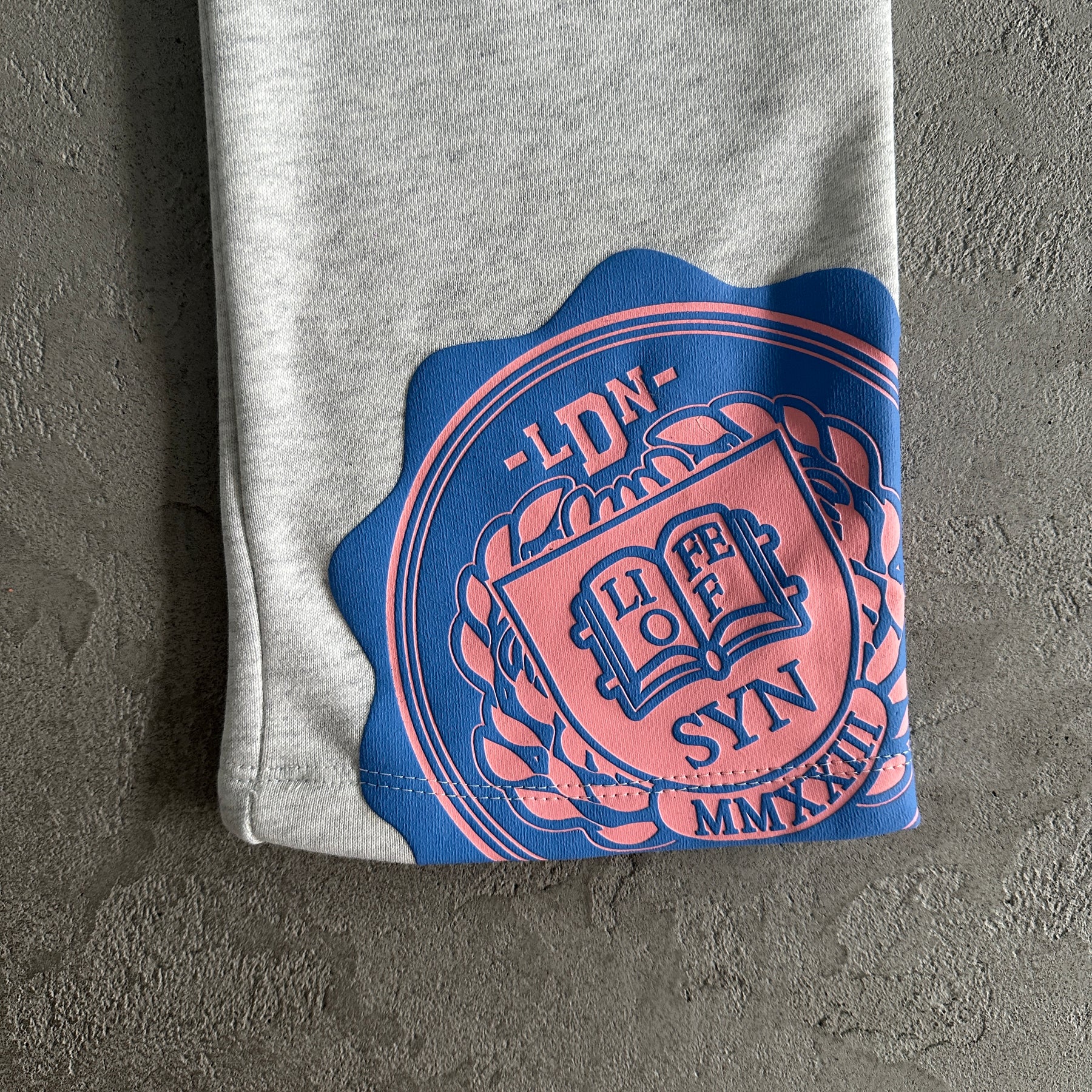 Conjunto Syna World “Crest Oth“ ( Cinza e Rosa )