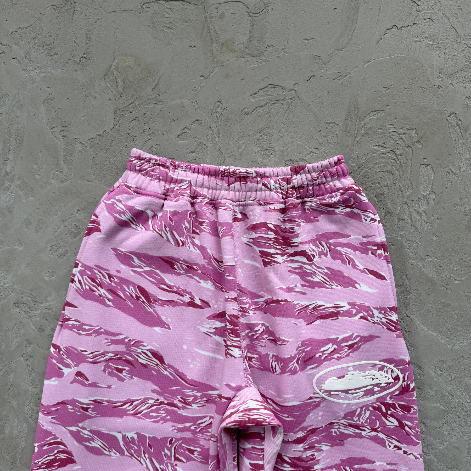 Conjunto Corteiz “Island Puff Print Pink”