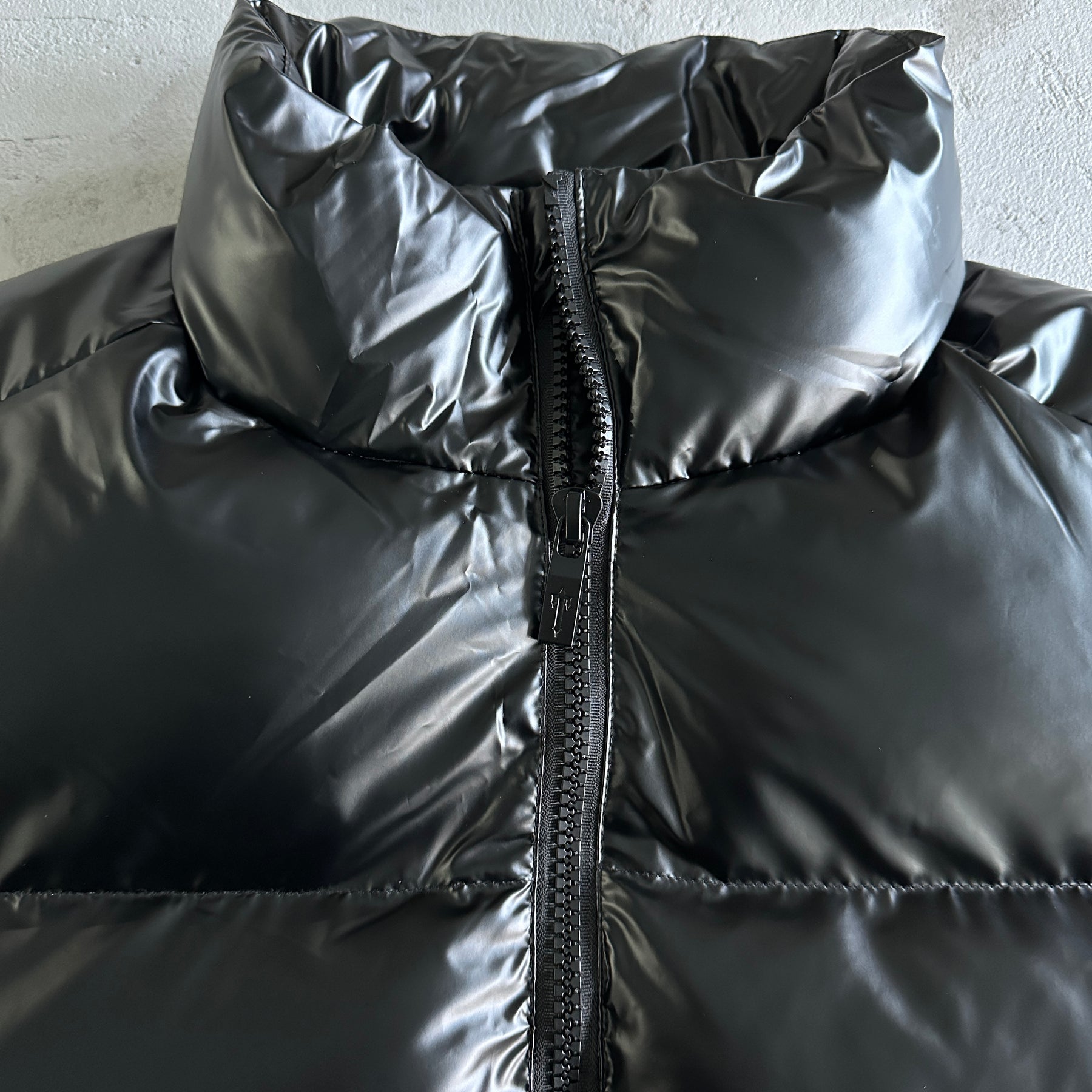 Jaqueta Trapstar “Irongate Embossed” ( Preta )