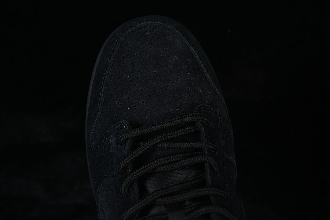 Dunk “Triple Black”
