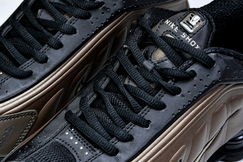 Nike Shox R4 “In Dark Brown”