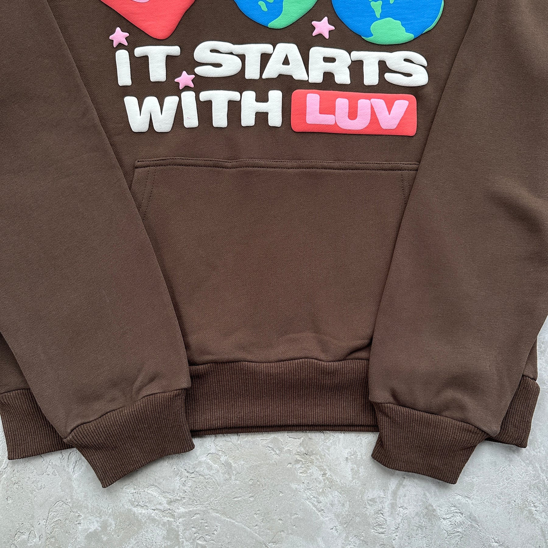 Moletom Broken Planet “It Starts With Luv”