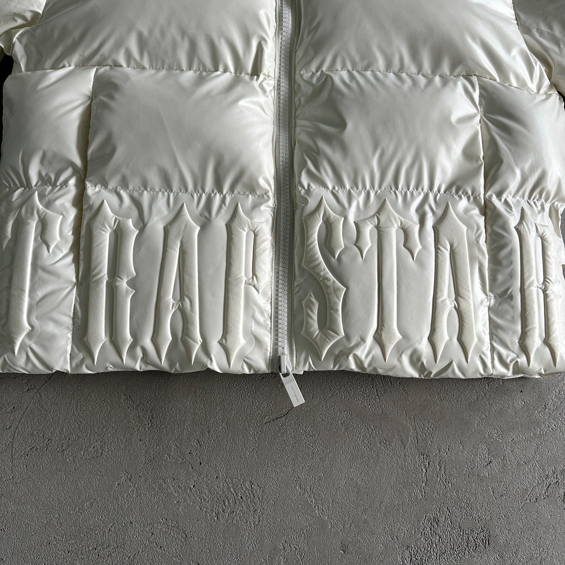 Jaqueta Trapstar “Irongate Embossed” ( Branca )