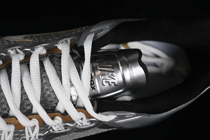 Air max 2013 “Metallic Silver Gold”