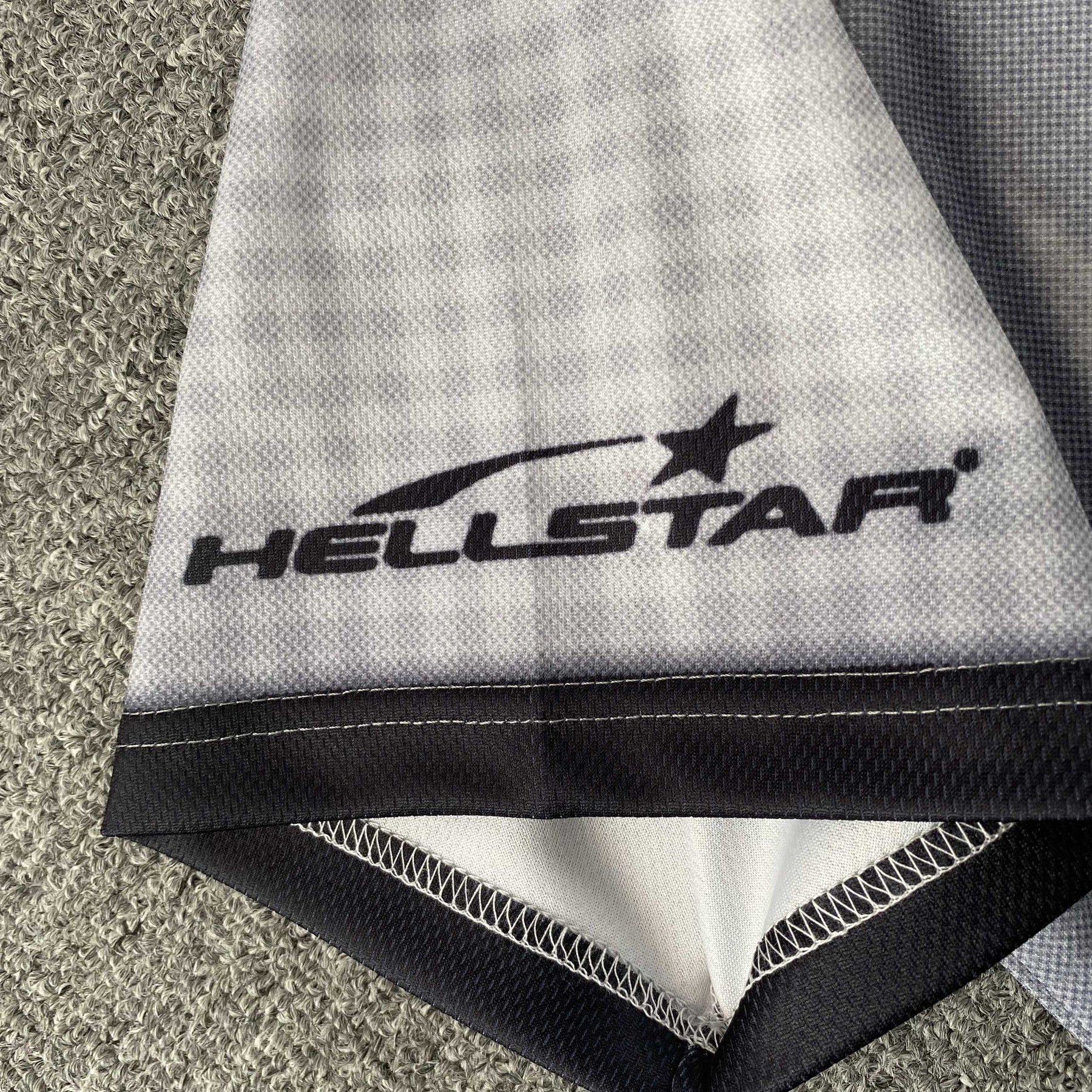 Camisa Hellstar “Sports Core Skull Gel”