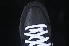 Dunk “Black White Gum”