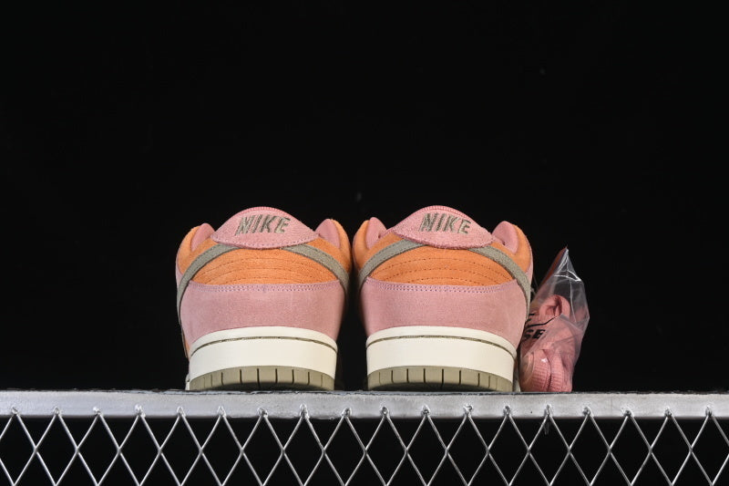 Dunk “Red Stardust”
