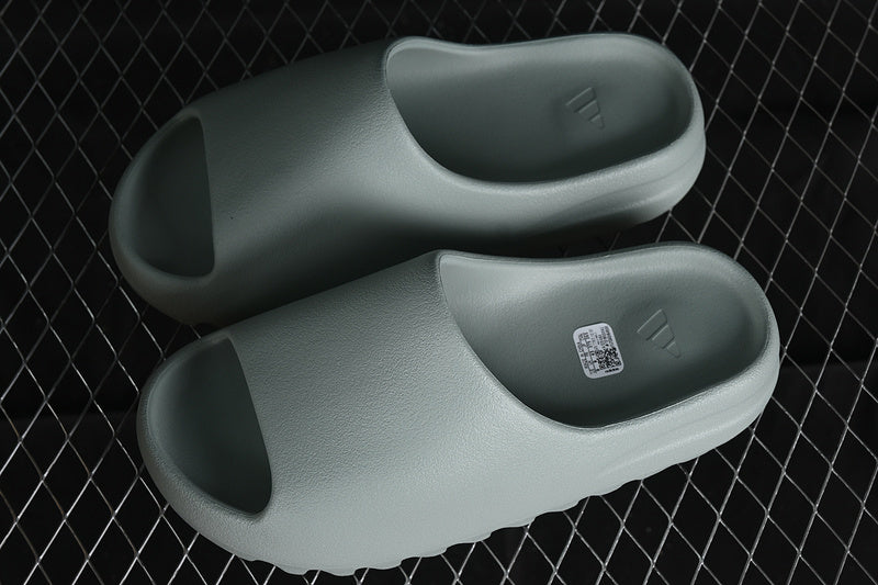 Yeezy Slide “Resin Salt”