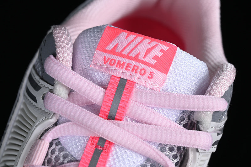 Vomero 5 “Metalic Silver"