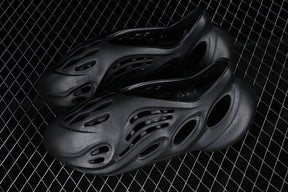 Yeezy Foam Runner “Ararat Black”
