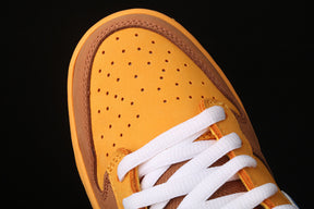 Dunk “Newcastle Brown Ale Gold”