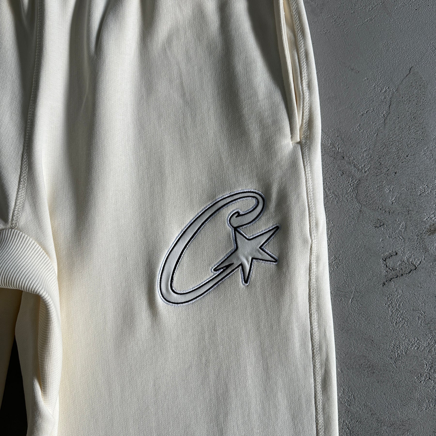 Conjunto Corteiz “Satin C-Star Applique” ( Branco )