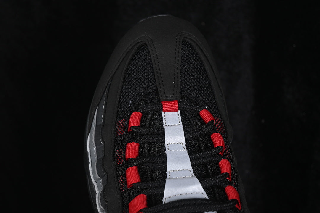 Air max 95 x Liverpool FC “Black Gym Red”