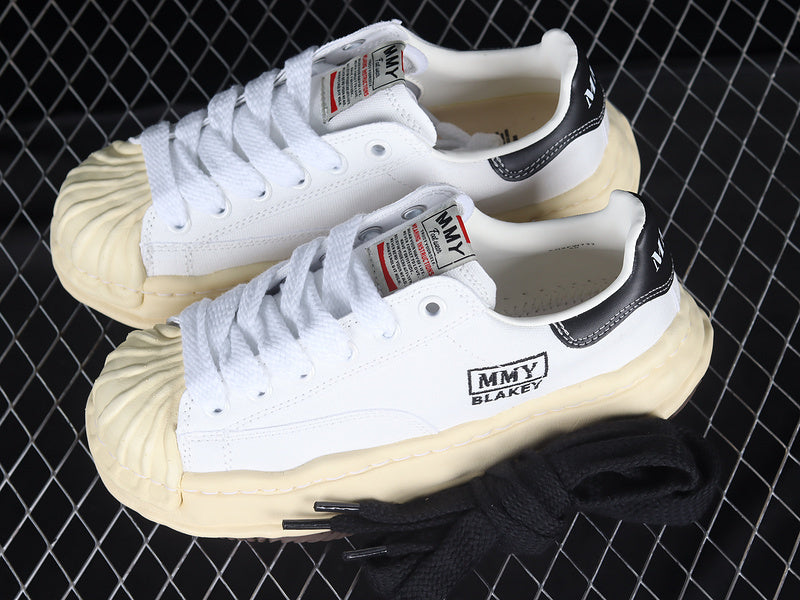 Mihara Yasuyu “Shell Head” ( Branco )