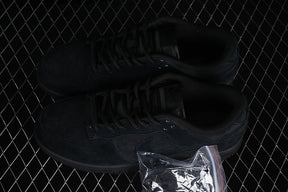 Dunk “Triple Black”