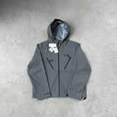 Jaqueta Mertra “Monogram Shell” ( Cinza )