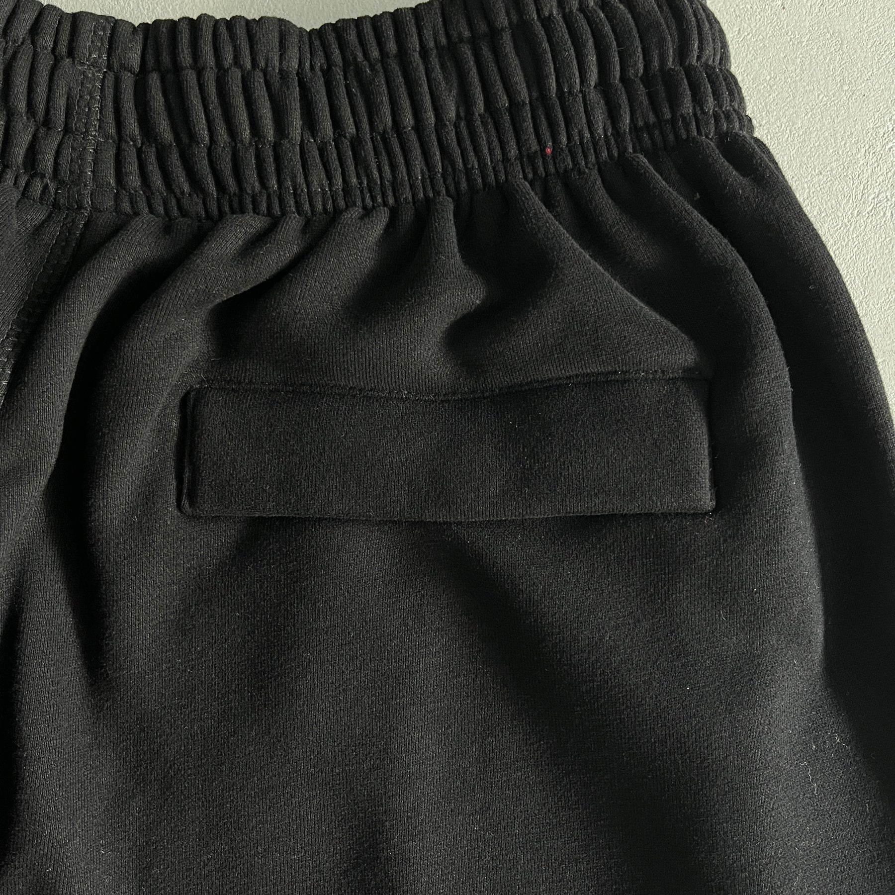 Conjunto Corteiz “Alcatraz Basic Crewneck”