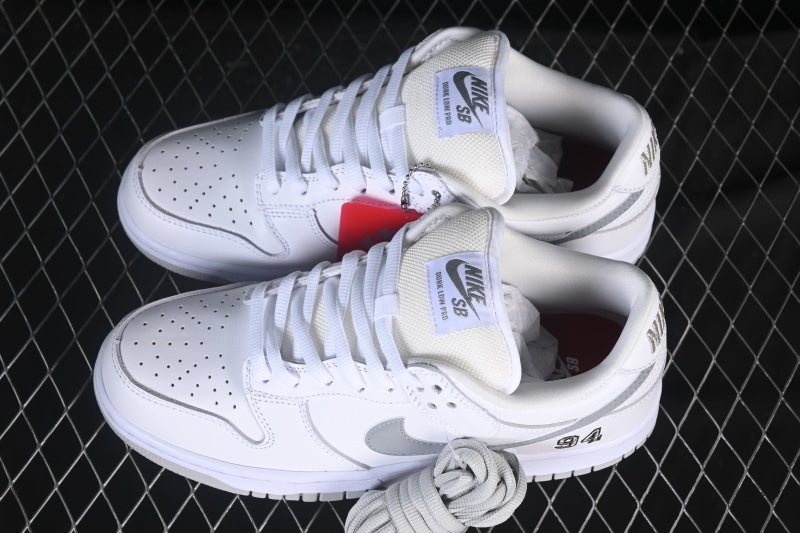 Dunk x Supreme “White Metallic Silver”