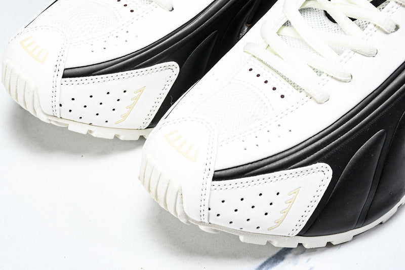 Nike Shox R4 “Black Metalic Silver”